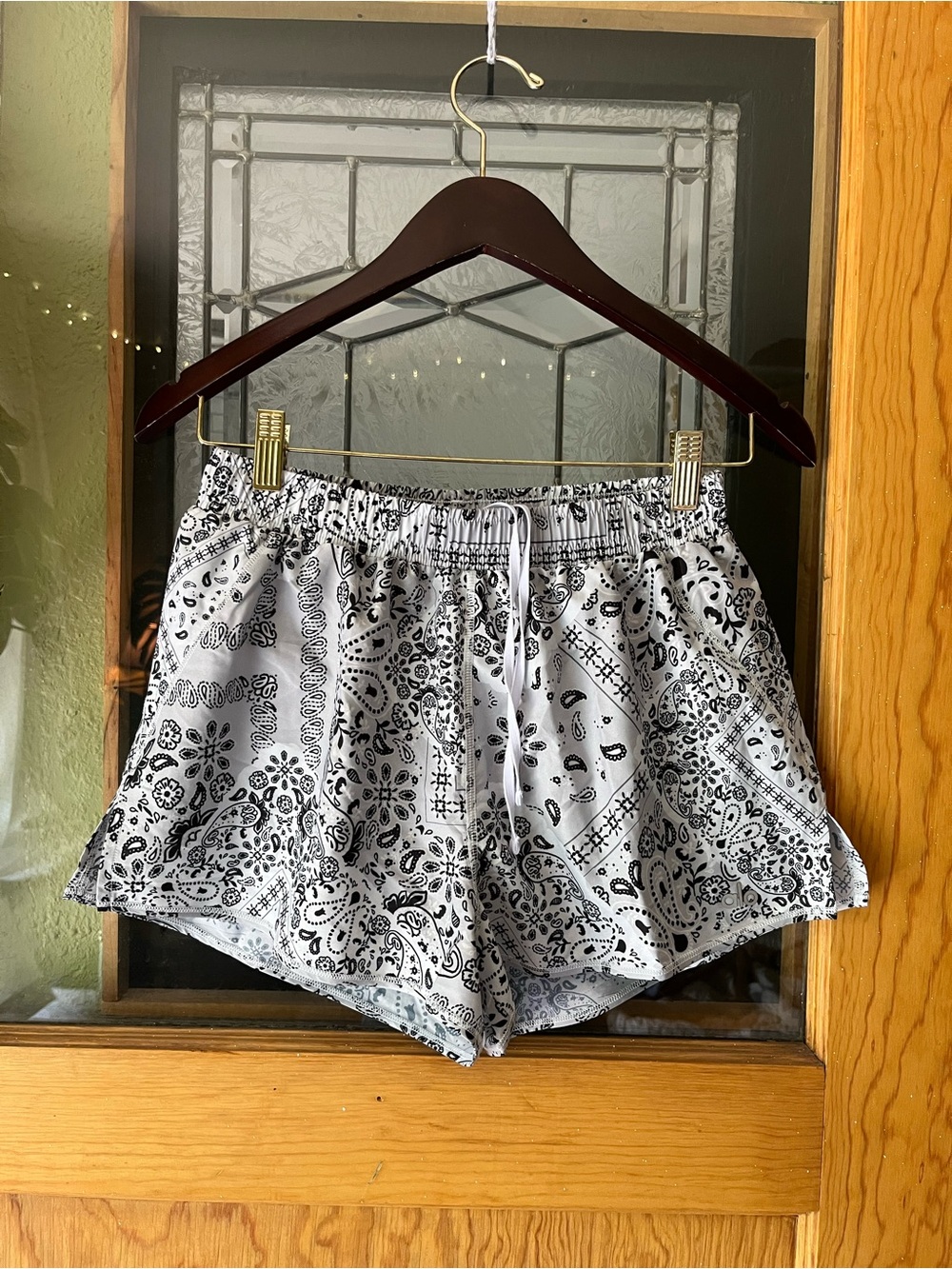 ALO Yoga White & Black Bandana Print Athletic Shorts